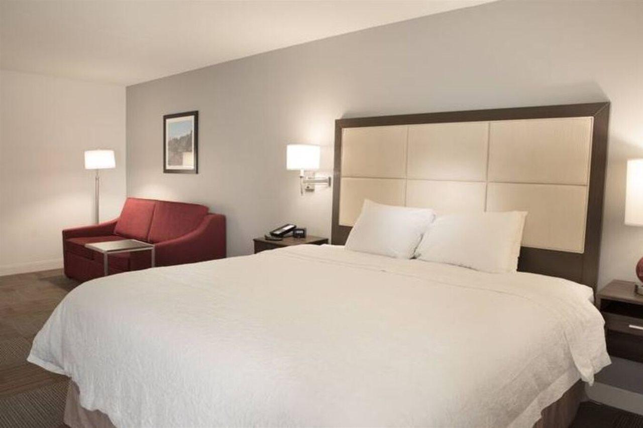 Hampton Inn Мористаун Екстериор снимка